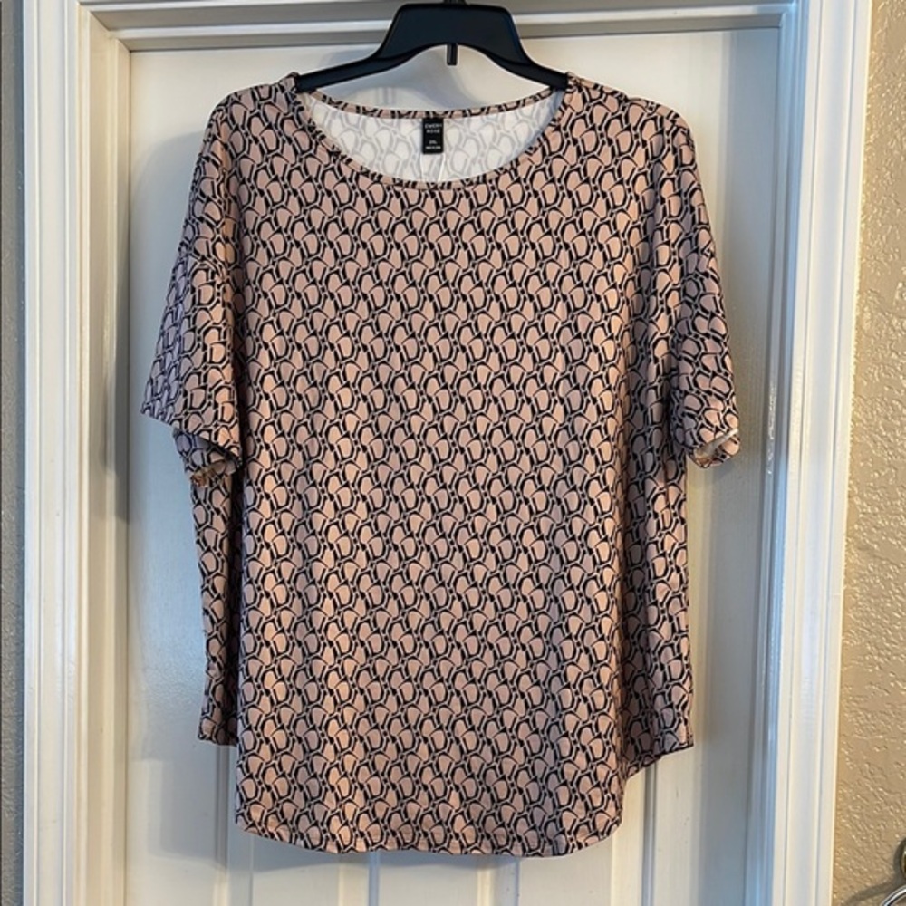 NWT Emery Rose Patterned tan and black Top size 2X